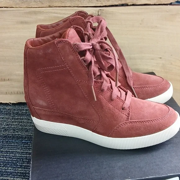 Sorel NWT Burgandy Out N About Slip on Wedge shoes 6 Waterproof - Picture 3 of 8